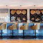Radisson Blu Hotel, Ξενοδοχείο Άθλον
