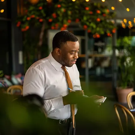 Ξενοδοχείο Radisson Blu Hotel, Άθλον