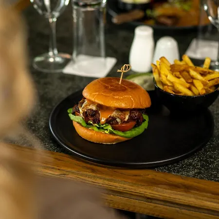 Radisson Blu Hotel, Άθλον