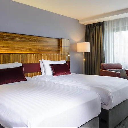 Radisson Blu Hotel, Ξενοδοχείο Άθλον