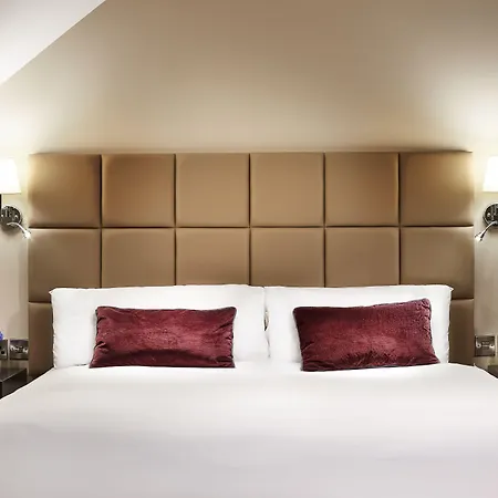 Radisson Blu Hotel, Άθλον