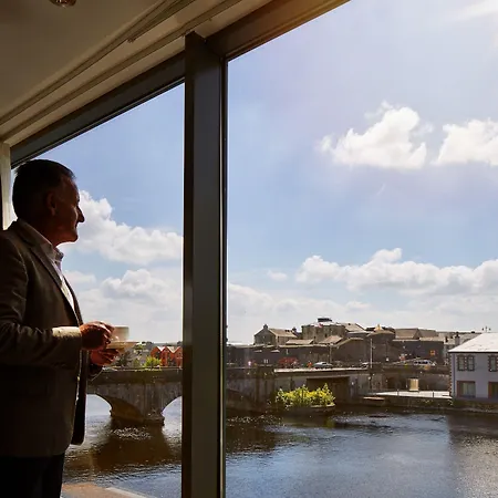 Radisson Blu Hotel, 4* Άθλον